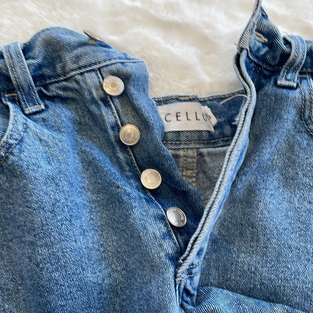 Cello Jean shorts size small! In excellent condition! - Picture 5 of 6